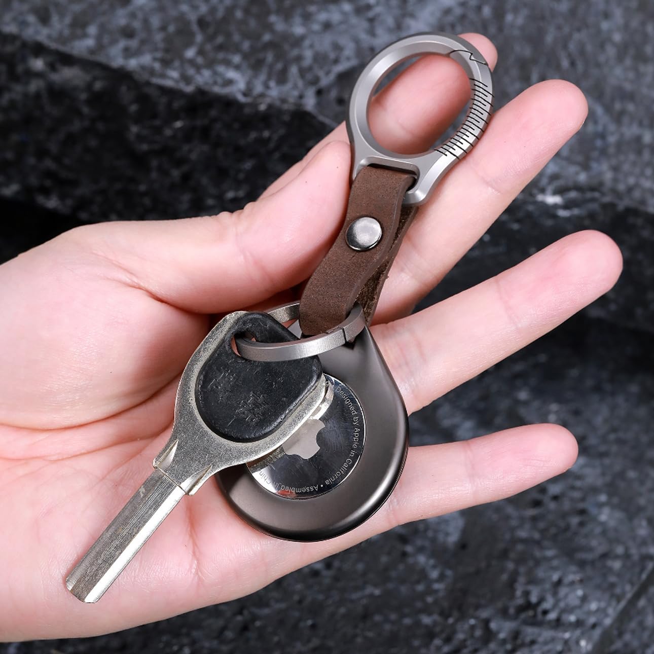 Titanium Keychain for Apple Airtags1/2 Metal Alloy case Shockproof Anti-Scratch Lost Luggage Cat Dog Pets car Key Holder Accessories Finders GPS Quick Release EDC Key Holder Ring