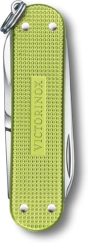 Vista 41 de Victorinox Classic SD Precious Alox Swiss Army Cuchillo compacto de 5 funciones de fabricación suiza con hoja pequeña, destornillador y llavero