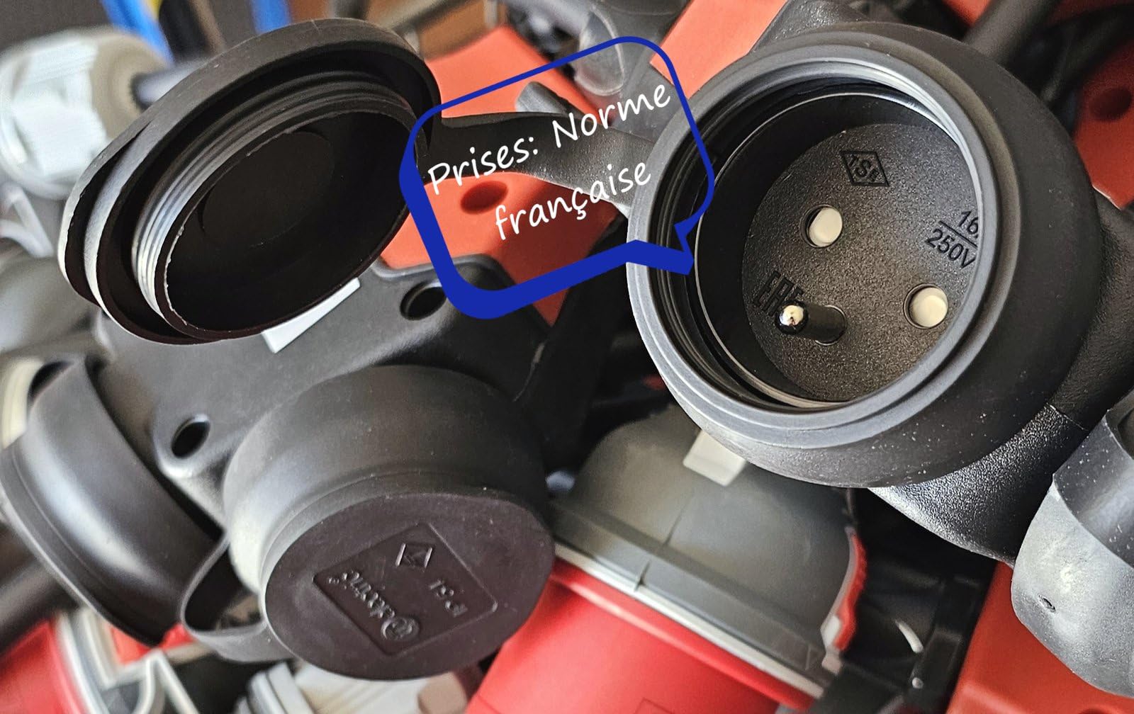 RoadEu - Adaptateur de Chantier Triphasé 16A | Fiche CEE 5P 400V vers 3X Prises 230V | Rallonge Industrielle 0,5 m Câble Caoutchouc | Répartiteur de Phases IP44