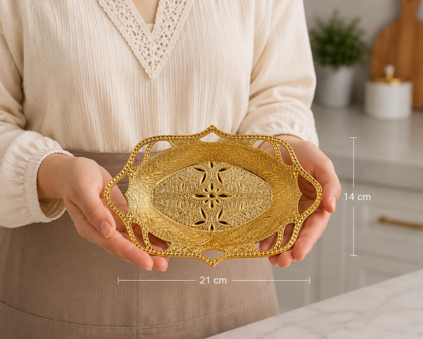 Alisveristime Arabic Serving Bowl, Metal Indian Candy Tray (Gold) | Elegant candy bowl with Arabic & Indian motifs. Traditional metal dish for cultural sweets, dates or chocolate.
