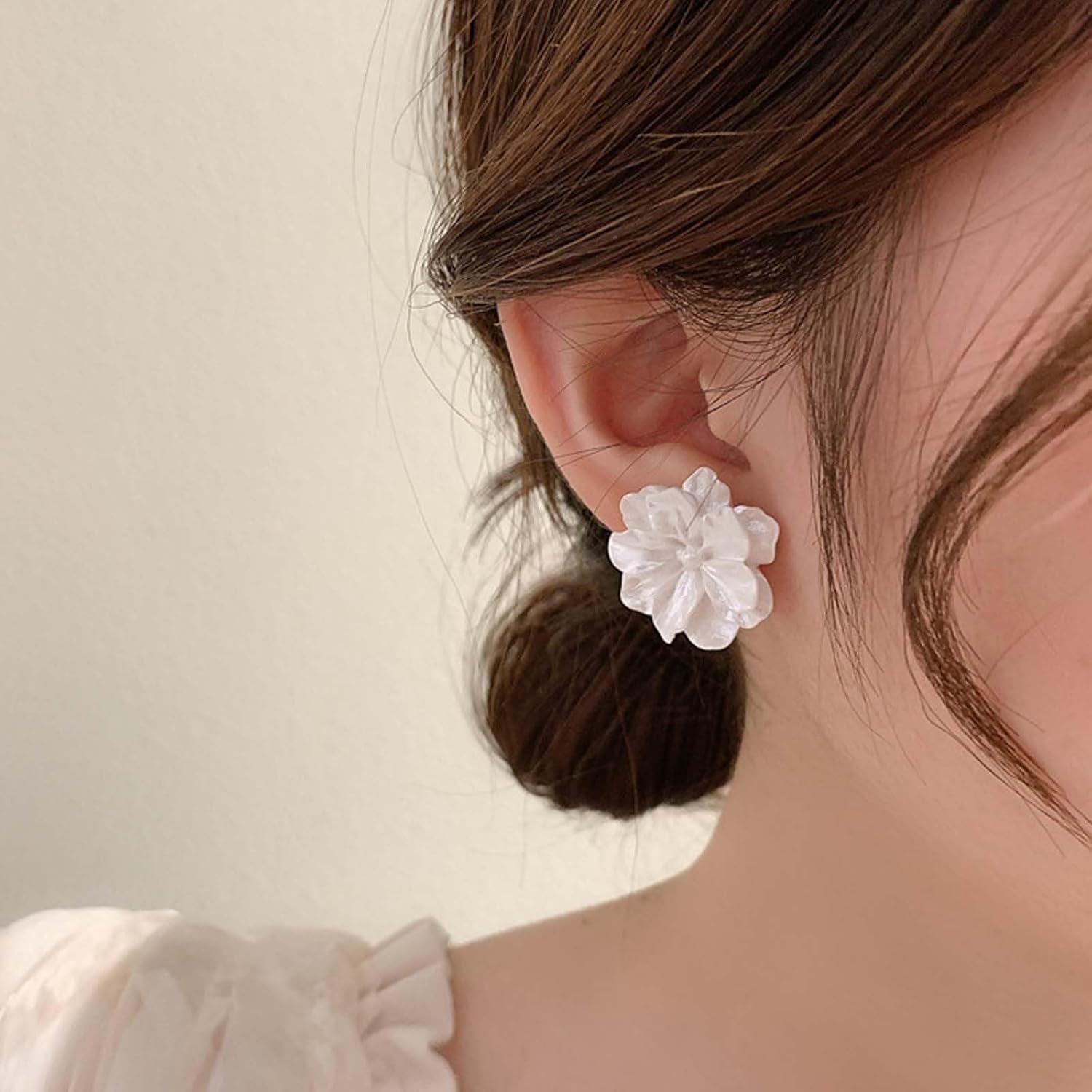 Boho White Flower Earrings Resin Flower Stud Earrings Acrylic Flower Camellia Earrings Large Camellia Earrings Flower Wedding Flower Earrings for Women - Image 7