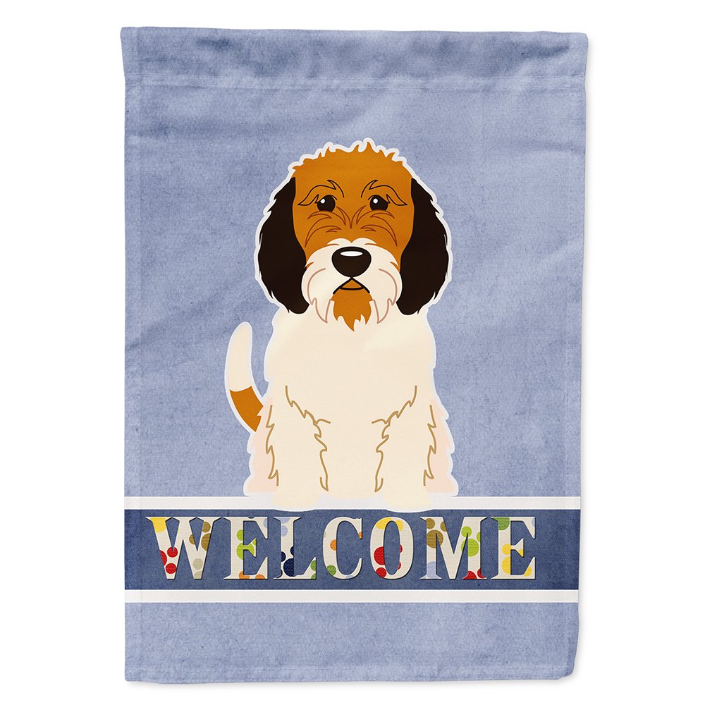 Drapeau Petit Basset Griffon Vendeen contre les façades tristes
