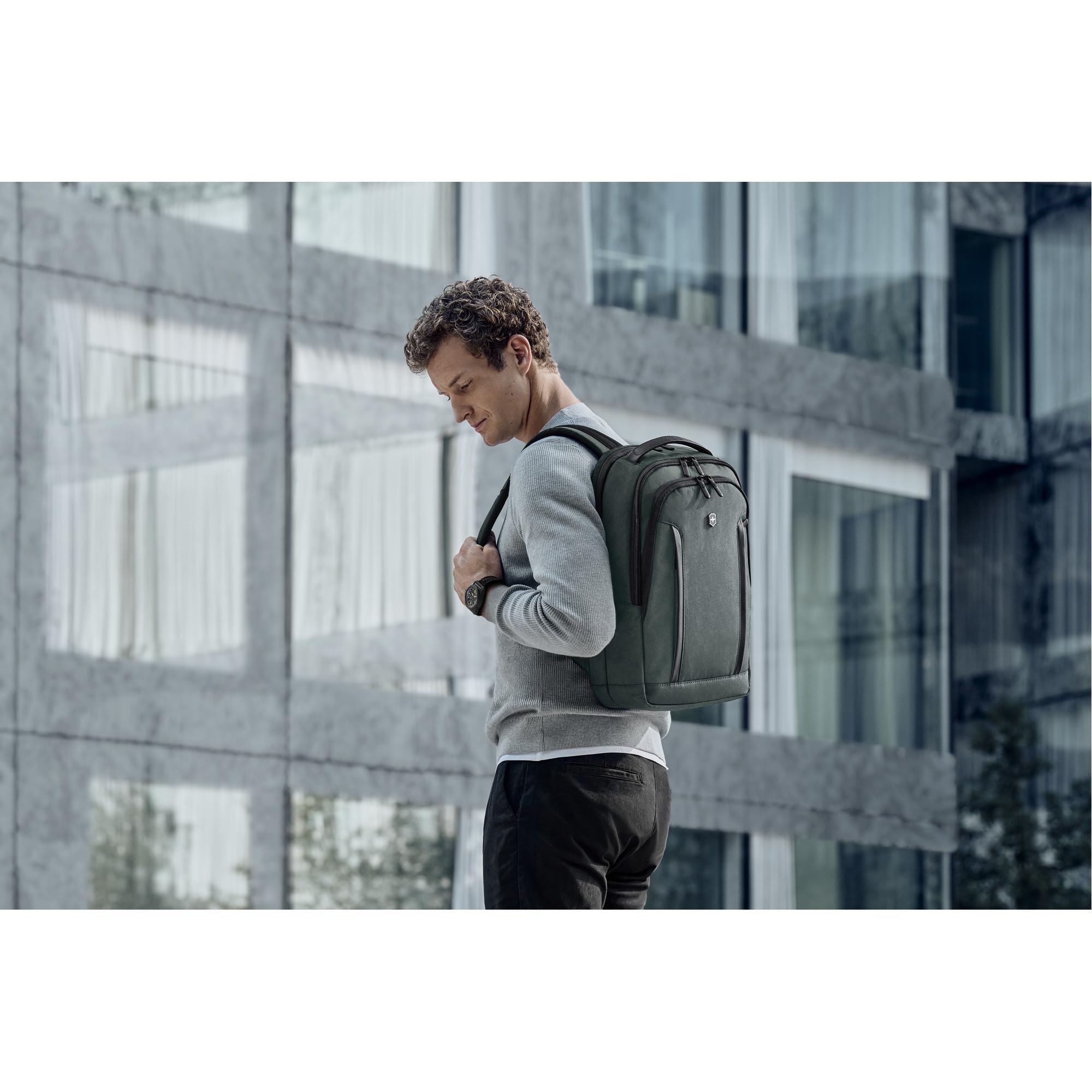 Victorinox Altmont Professional Compact Laptop Backpack, Rucksack mit Laptopfach, Damen/Herren, 22 x 29 x 41 cm, 16 l, Grau