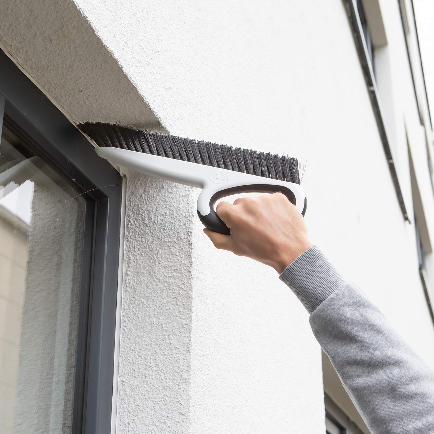 smartQ Haushalts- und Tapezierbürste mit kräftigen Borsten & komfortablem Handling | Einsatz in Haus, Auto und Garten, Design in Deutschland