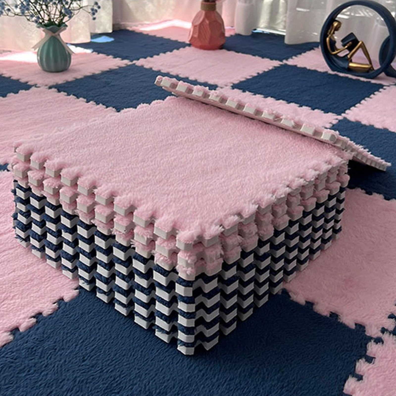 Dywan z przeplotem, puszysty miękki dywan z pianki, pluszowy dywan z pianki puzzlowej, do dekoracji salonu sypialni (60 x 60 x 1 cm) (granatowy i różowy, 6 sztuk)