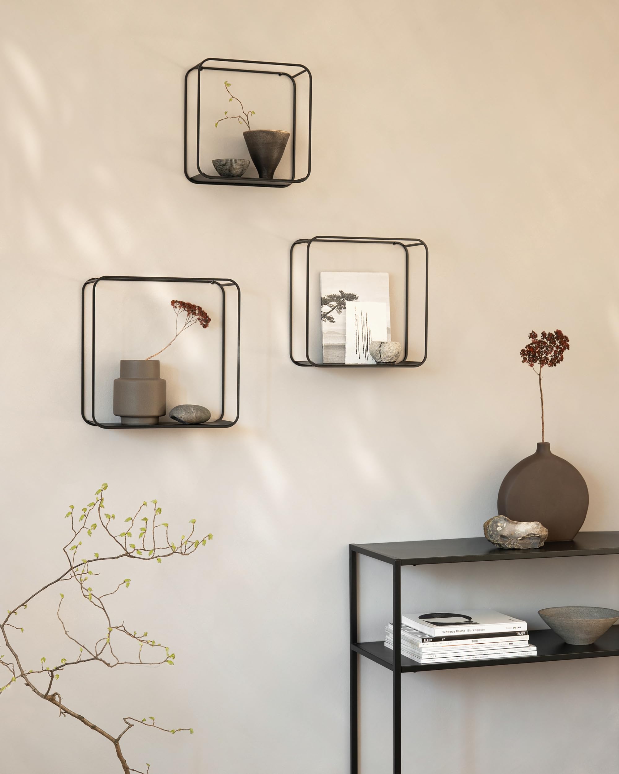 Kazai. Set Mensole da Muro 'Noora' | 3 Mensole Sospese in Metallo Design | Mensola Decorativa da Parete e Portaoggetti per Soggiorno, Ingresso, Cucina o Camera da Letto | Nero