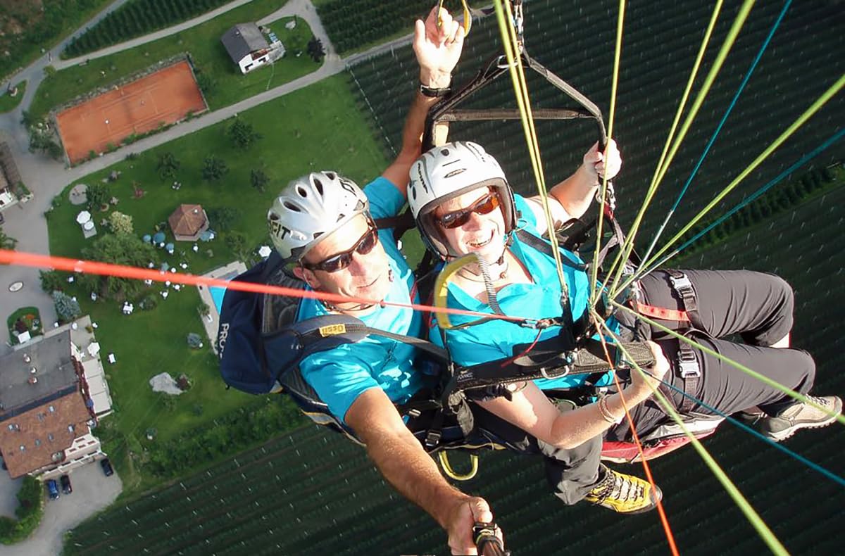 JOCHEN SCHWEIZER Geschenkgutschein: Pärchenflug mit 2 Gleitschirmen Saltaus