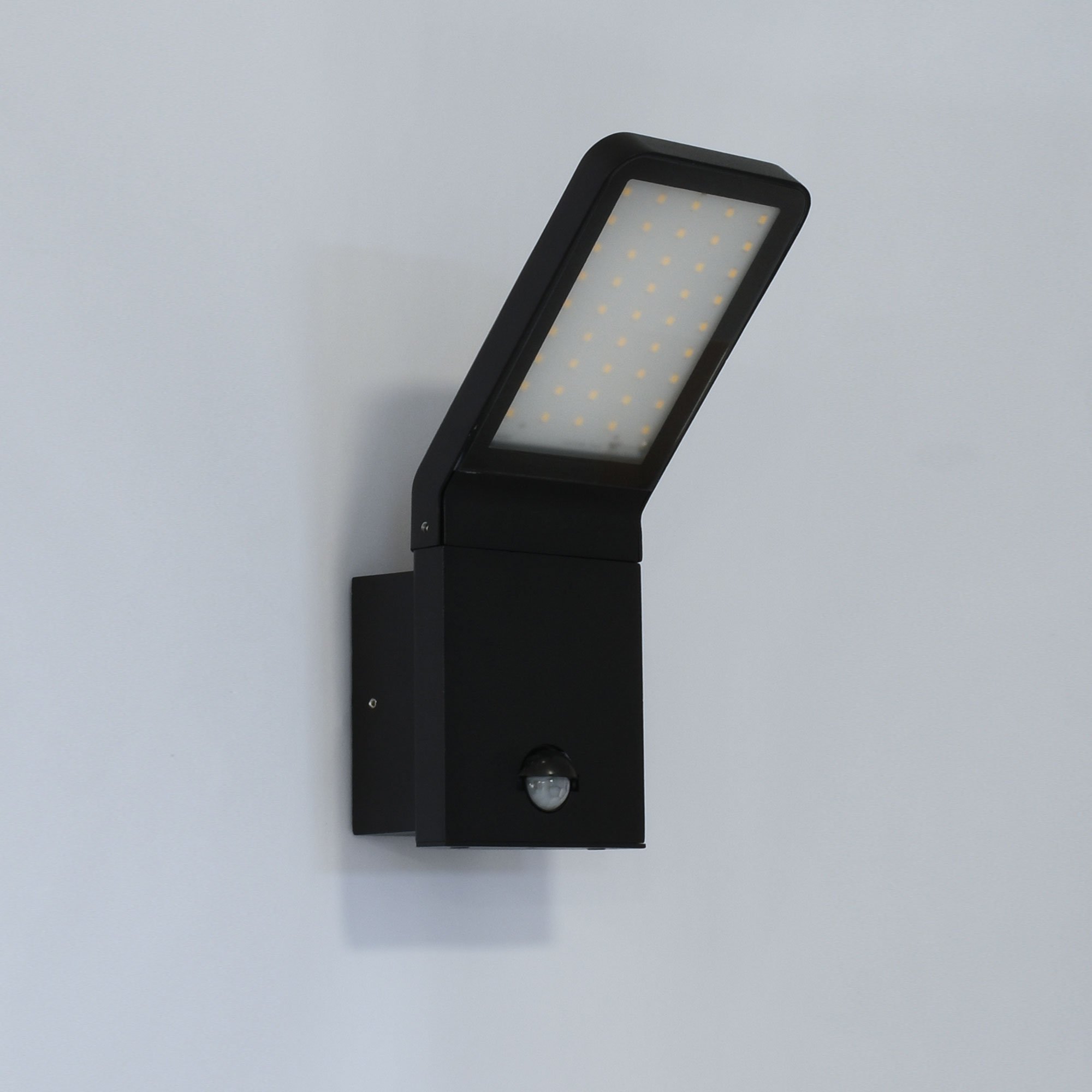 Maxkomfort LED Außenleuchte mit Bewegungsmelder IP54 Außenlampe Wandleuchte Flurleuchte Badleuchte Schwarz 10W 695 Lumen 337A1