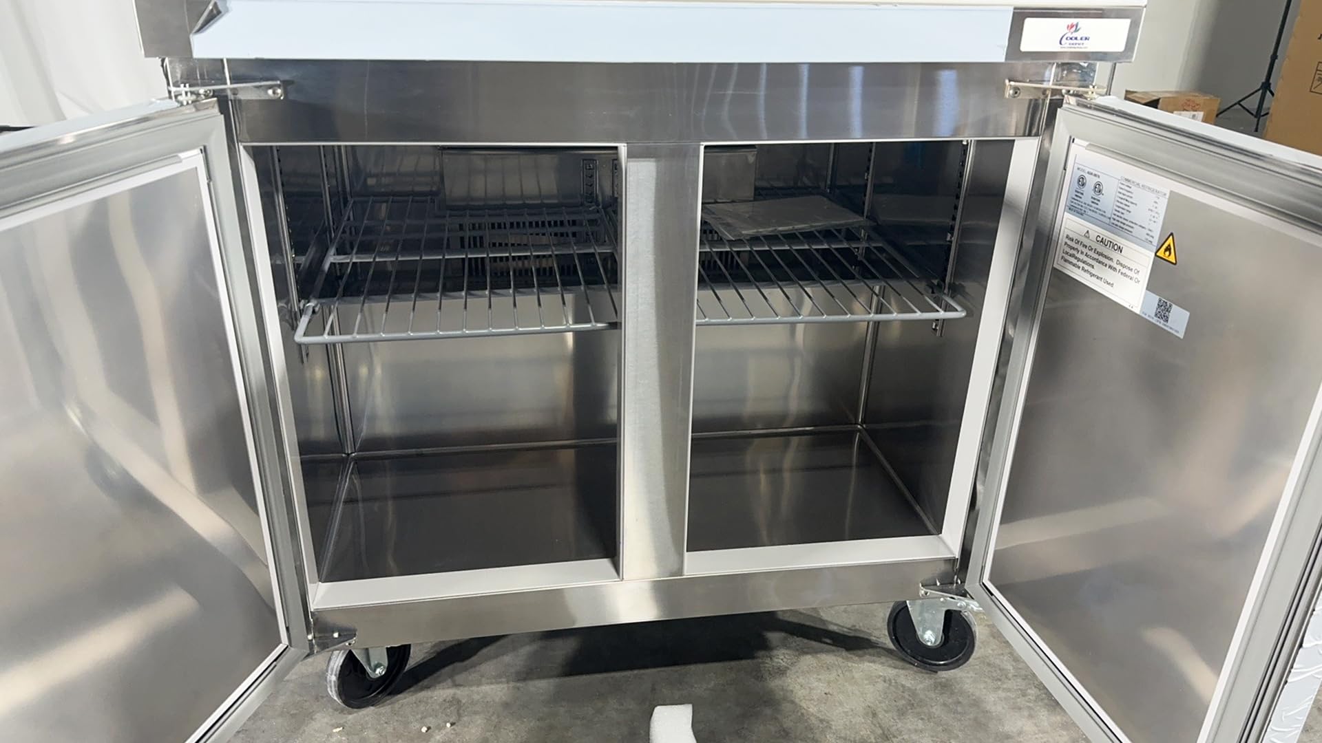 サンドイッチテーブル Sandwich Prep Tables Products - Victory Refrigeration