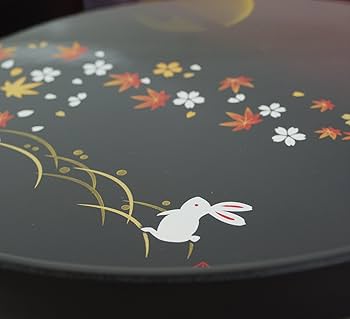 漆塗り うさぎ 盆 Amazon｜中西工芸 紀州のぬりもの 丸盆 杢塗分け 春秋月うさぎ
