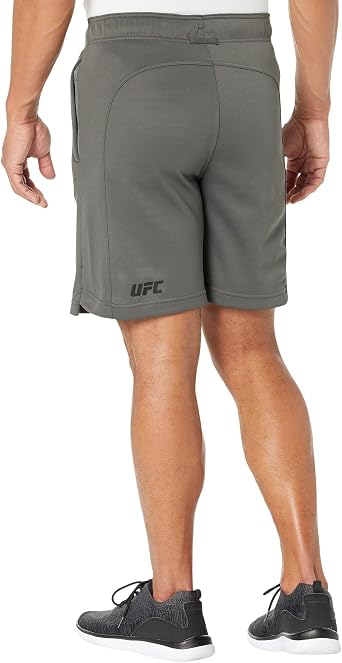شورت رياضي UFC Basic مقاس 8 بوصات للياقة البدنية للرجال بجيوب جانبية من البوليستر بنسبة 100% ورسومات رائعة