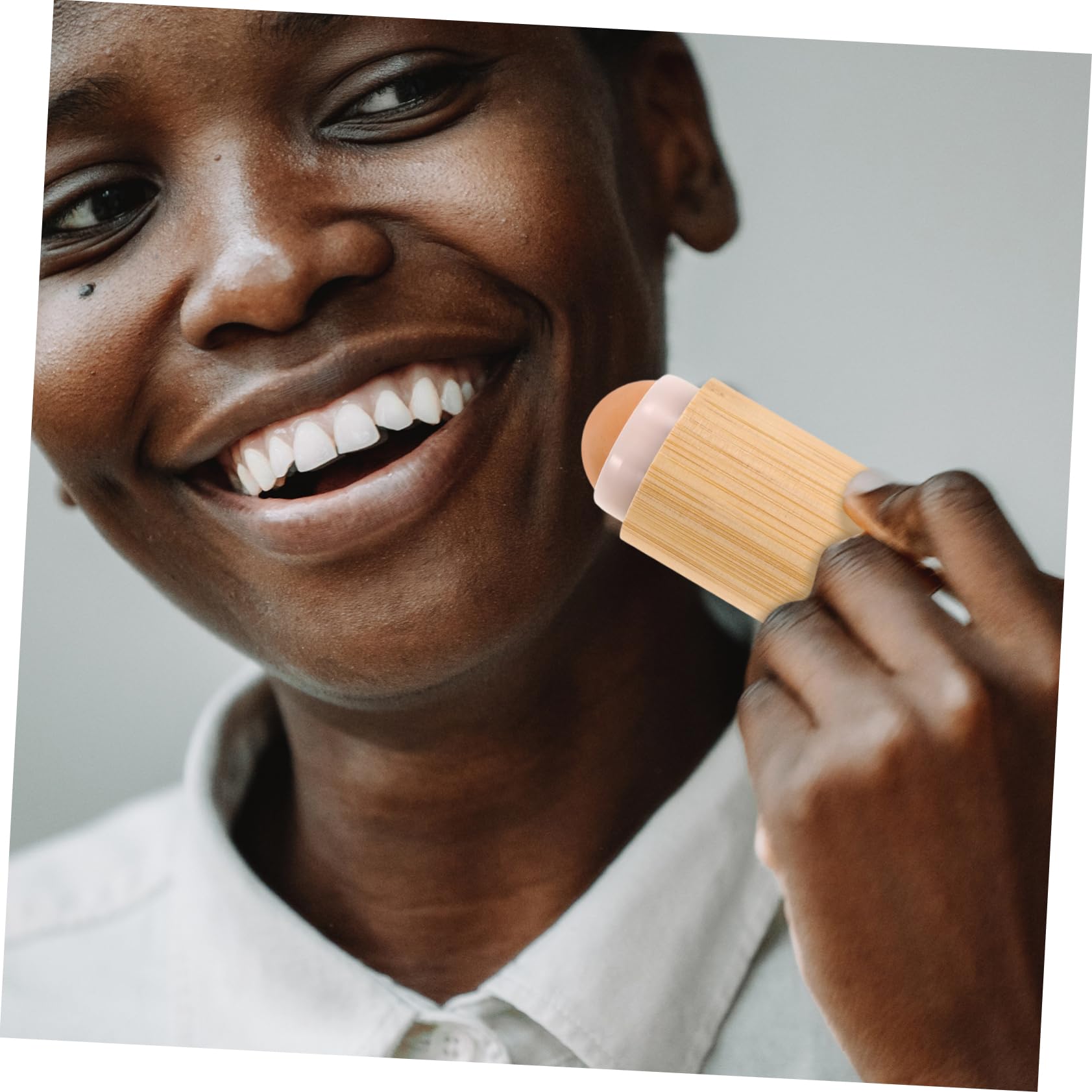 TOVINANNA Makeup Blender Brush Small Foundation Brush Portable Easy to Clean Oil Absorbing Roller Ball