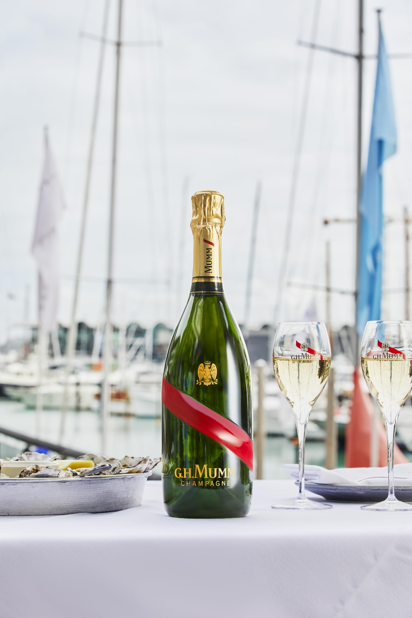 Mumm Cordon Brut Champagne con Estuche, 750 ml