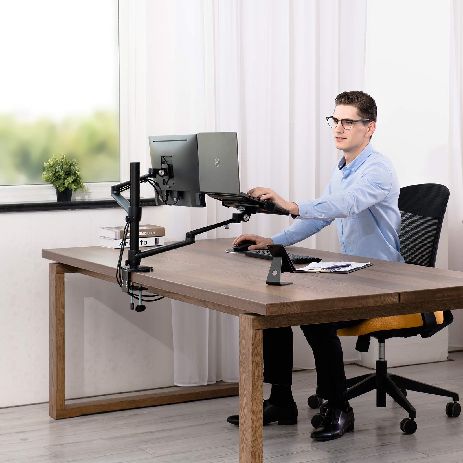 Soporte para monitor de doble brazo y portátil, giro en cualquier ángulo, cada brazo soporta 8 kg (negro)