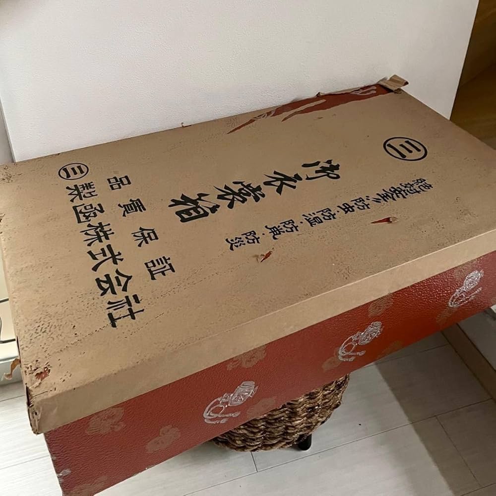 アンティーク　ブリキ製衣類収納箱 01_tintrunk.jpg