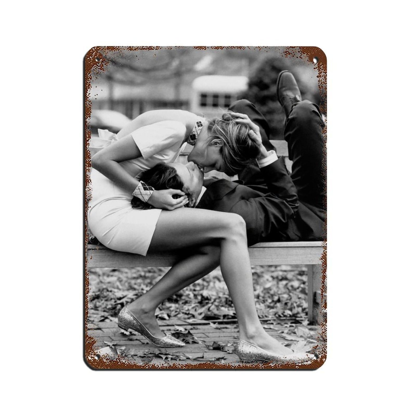 Vintage Kissing Couple Art, Love Poster Tin Sign Vintage Metal Pub Club Cafe Bar Home Wall Art Decoration Poster Retro 12x16inch(30x40cm)