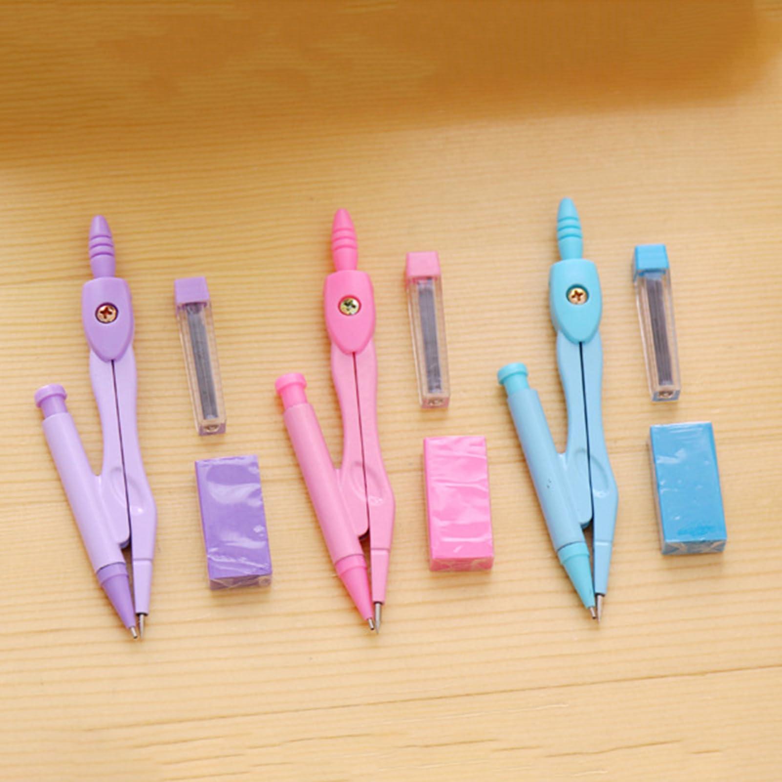 Geometrie Set 7-teilig Zirkelkasten mit Metall-Zirkel Lineal Winkelmesser Radiergummi und Druckbleistift Präzises Mathematik Set für Schüler und Schule mit Aufbewahrungsbox Pastellblau Zufällige Farba