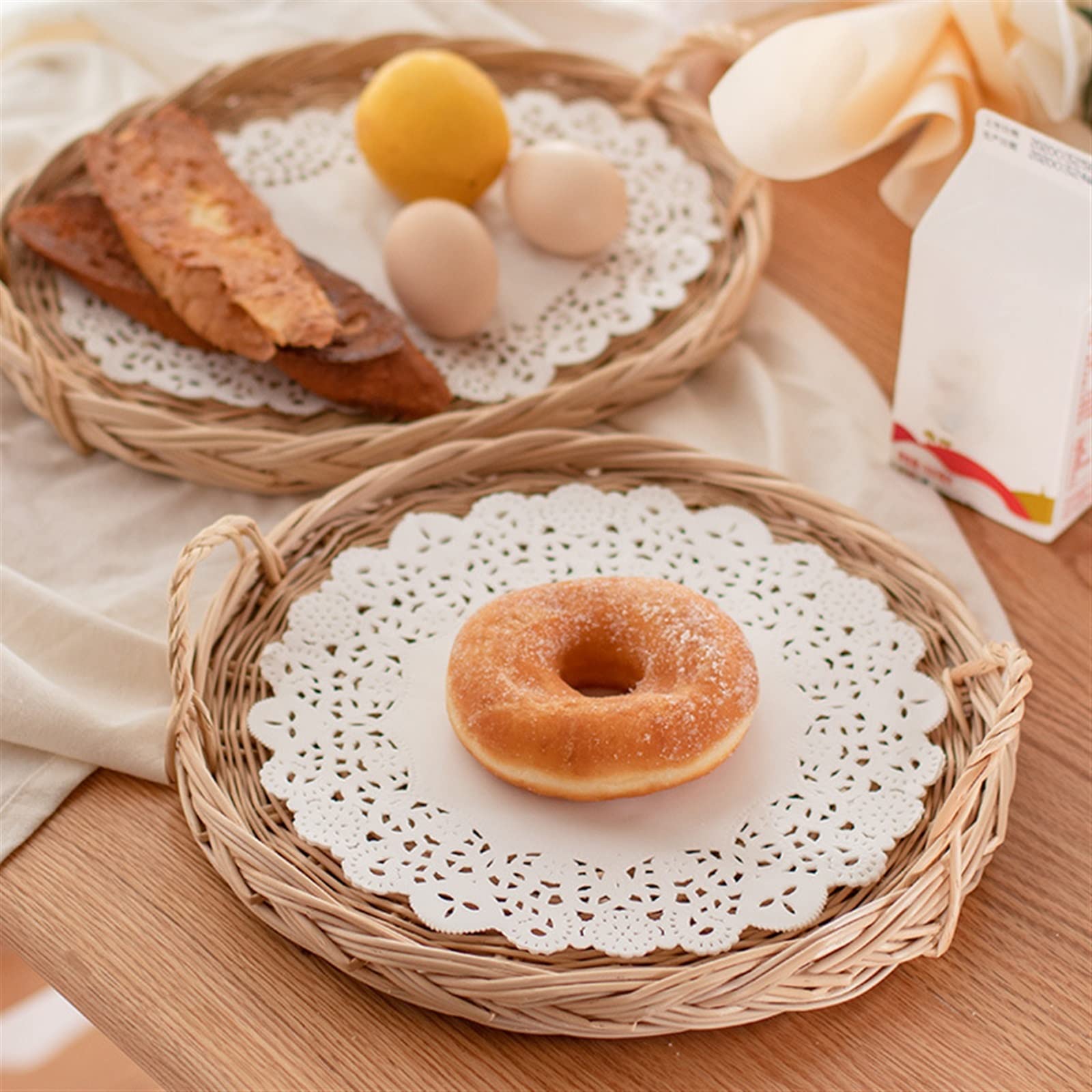 Ręcznie tkana taca do serwowania w kształcie płatków na śniadanie, herbatę, desery i imprezy - elegancki talerz do przechowywania jedzenia, owoców i chleba, idealna do dekoracji domu i rozrywki