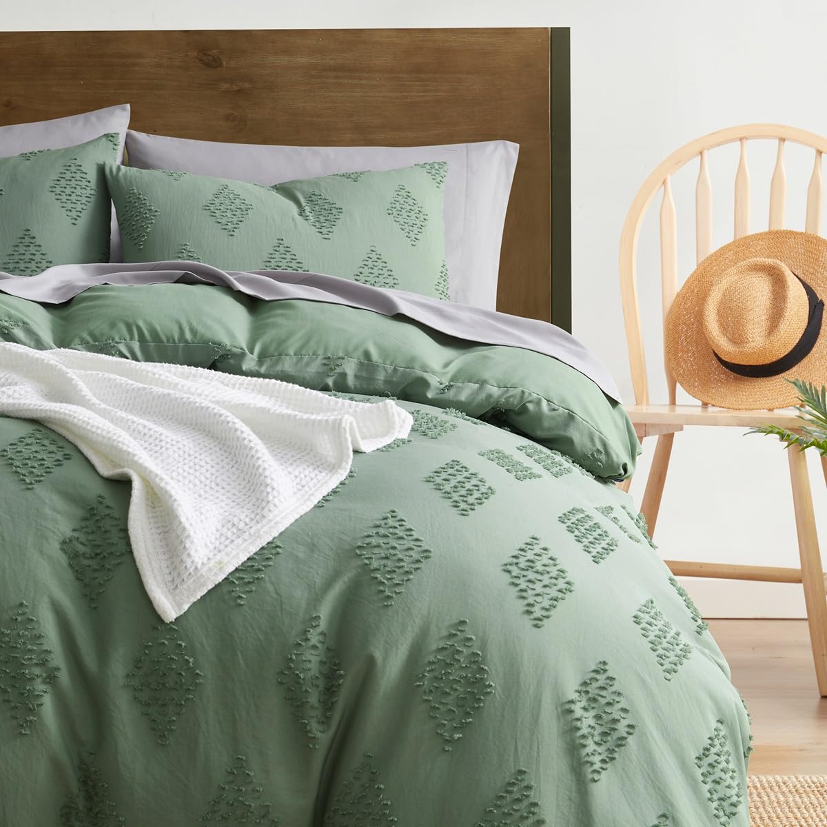 Hearth & Harbor Tufted Duvet Cover with Zip Closure - Boho Bedding Duvet Cover Set - 3 Piece Duvet Cover Set - Green in Paragon Design - Queen