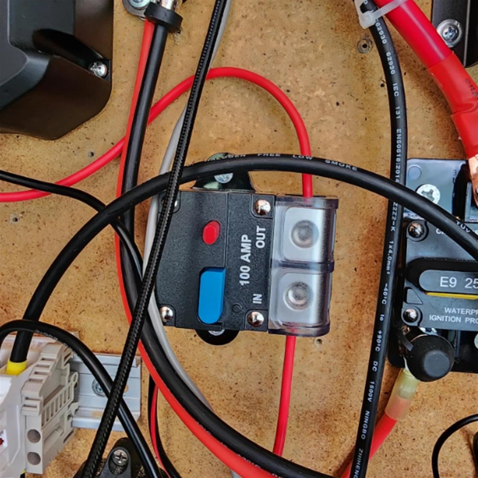 Interruttore 50a 12v Interruttore Automatico Auto 12V-48V - Fusibile Di Ripristino Manuale, Protezione Da Sovraccarico Per Impianti Audio Fusibile
