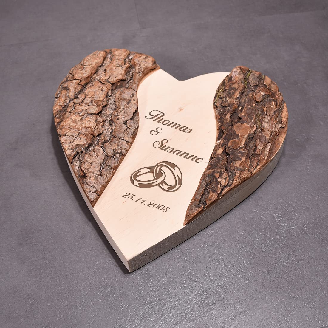 Baumscheibe aus Erlenholz mit Gravur - Hochzeitsdekoration - geeignet zur Hochzeit, Jahrestag und Valentinstag - perfektes Paar Geschenk - Liebe und Romantik - Frauengeschenk - Mann und Frau