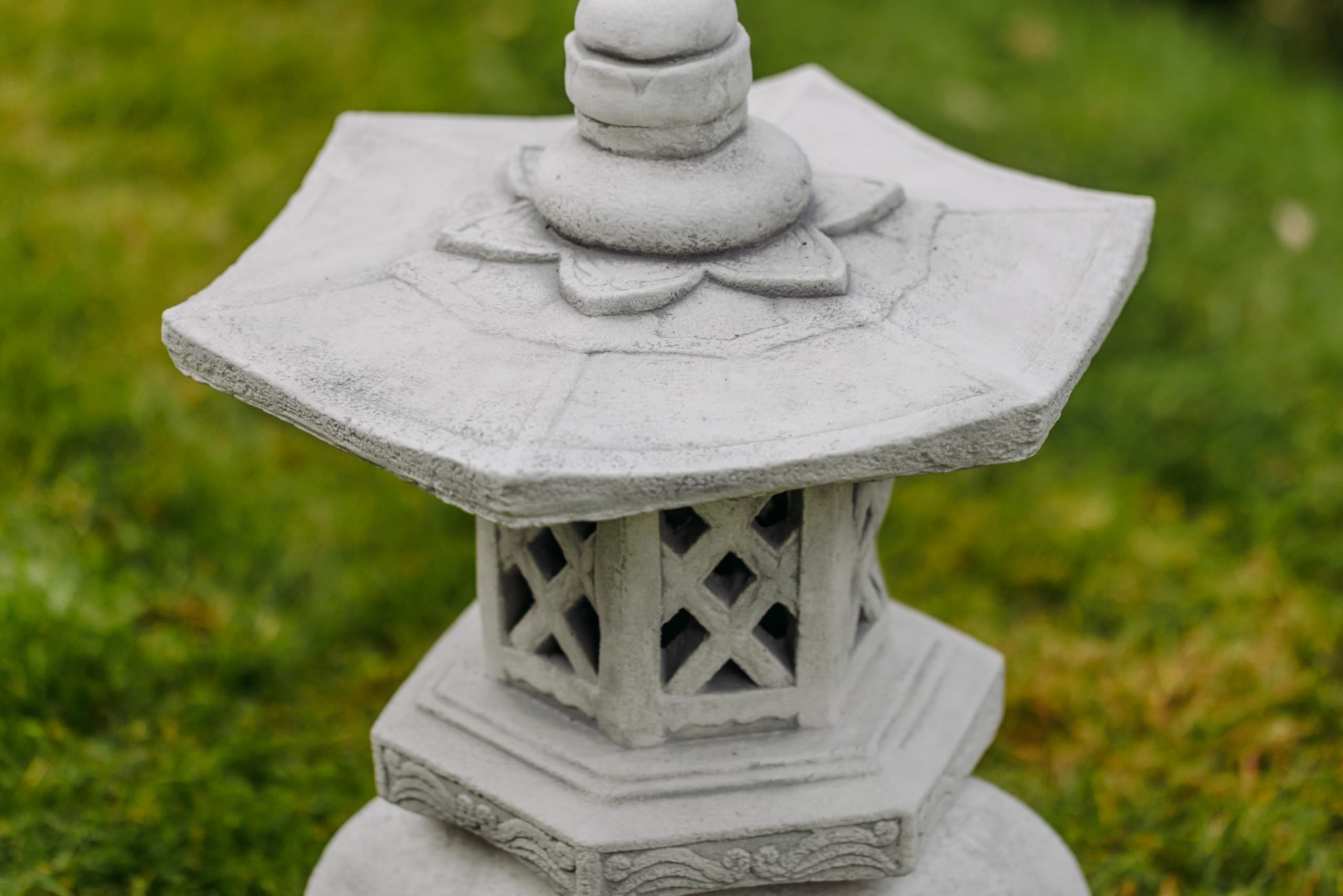 gartendekoparadies.de Yukimi Japanische Steinlaterne aus Steinguss, Grau, Frostsicher für Außenbereich, H. 55 cm, 25 kg