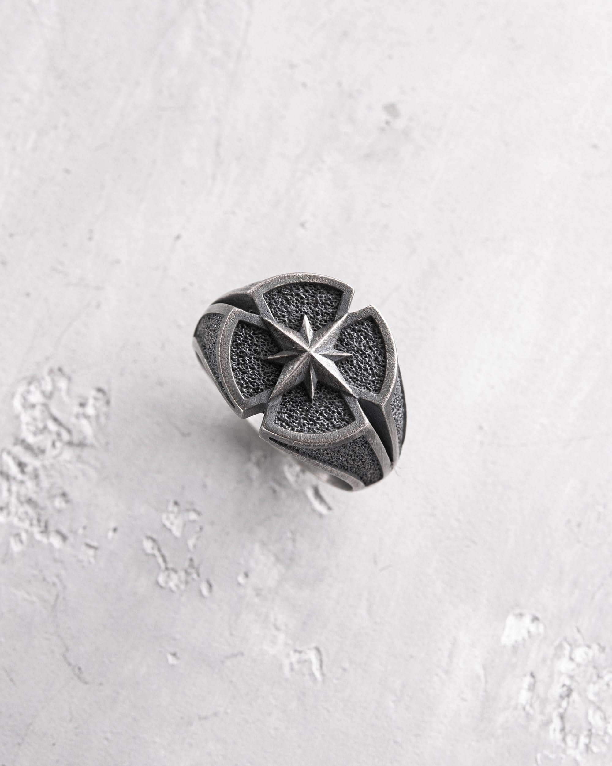 COMPASS Ring aus 925 Sterling Silber für Herren Markanter Kompass Silberring mit symbolischer Bedeutung, Massiver Statement Ring für Männer, Ausdruck von Stärke, Orientierung und Entschlossenheit