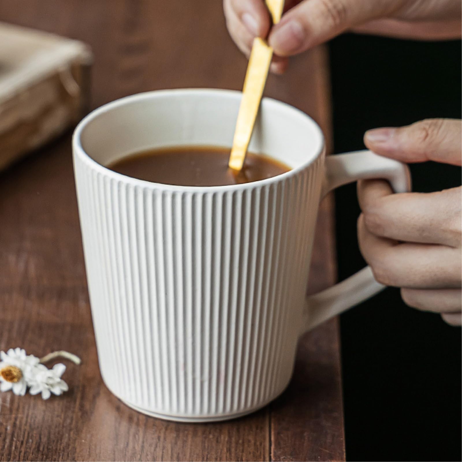 Taza de alivio retro japonesa de 500 ml, taza de alivio simple para el hogar, color blanco, grado A, 500 ml.