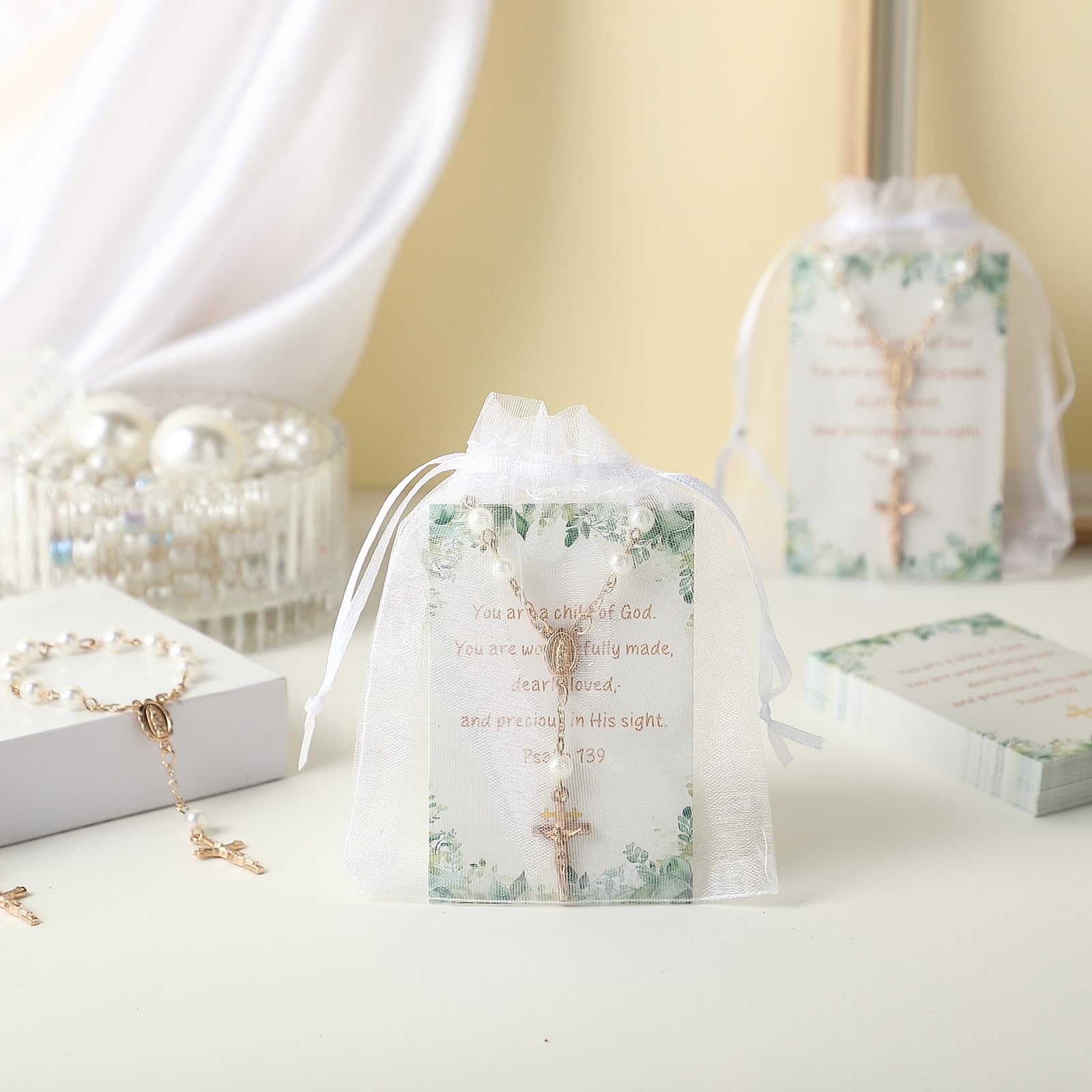 Quelay 50 Sets Taufgeschenke-Set, Mini-Rosenkränze, Tauf-Rosenkranz, Perlen, Kunstperlen mit Kreuz, Psalm-Karten und Organza-Beuteln, elfenbeinfarben, Tauf-Rosenkränze, Grußkarten für Babyparty,