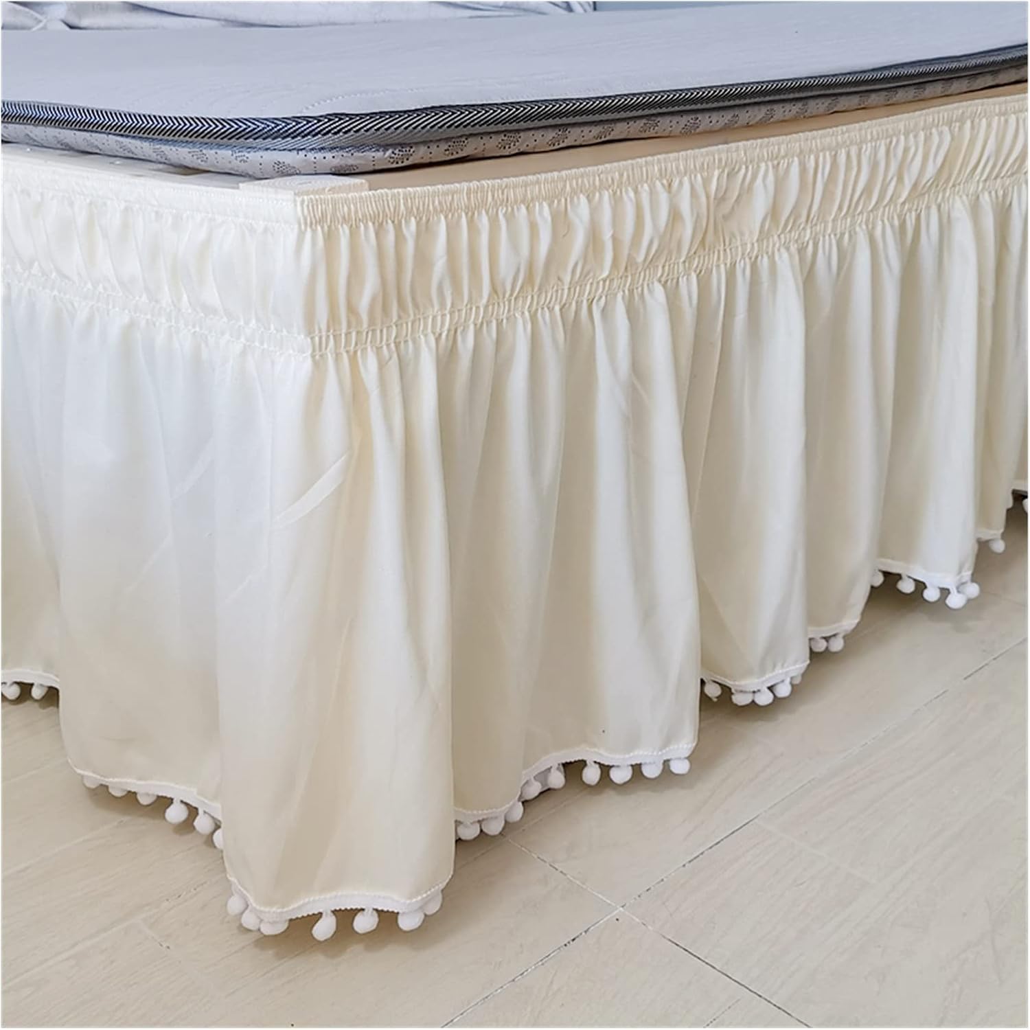 Faldón de cama elástico beige con dos fundas de almohada para hotel