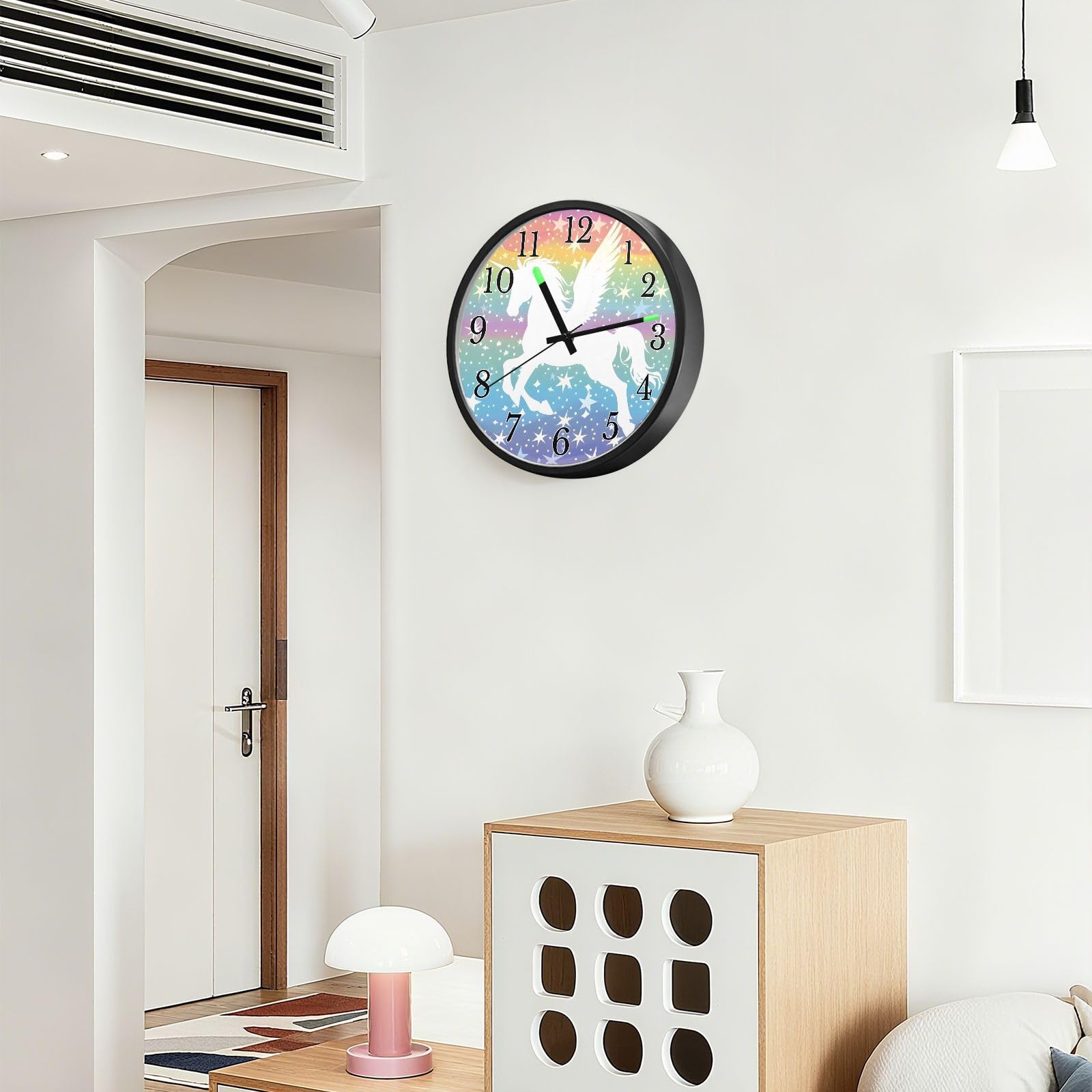 Mnsruu Reloj de pared luminoso con alas de unicornio y estrellas, reloj de dormitorio, funciona con pilas, reloj silencioso que brilla en la oscuridad, para sala de estar, cocina, 12 pulgadas
