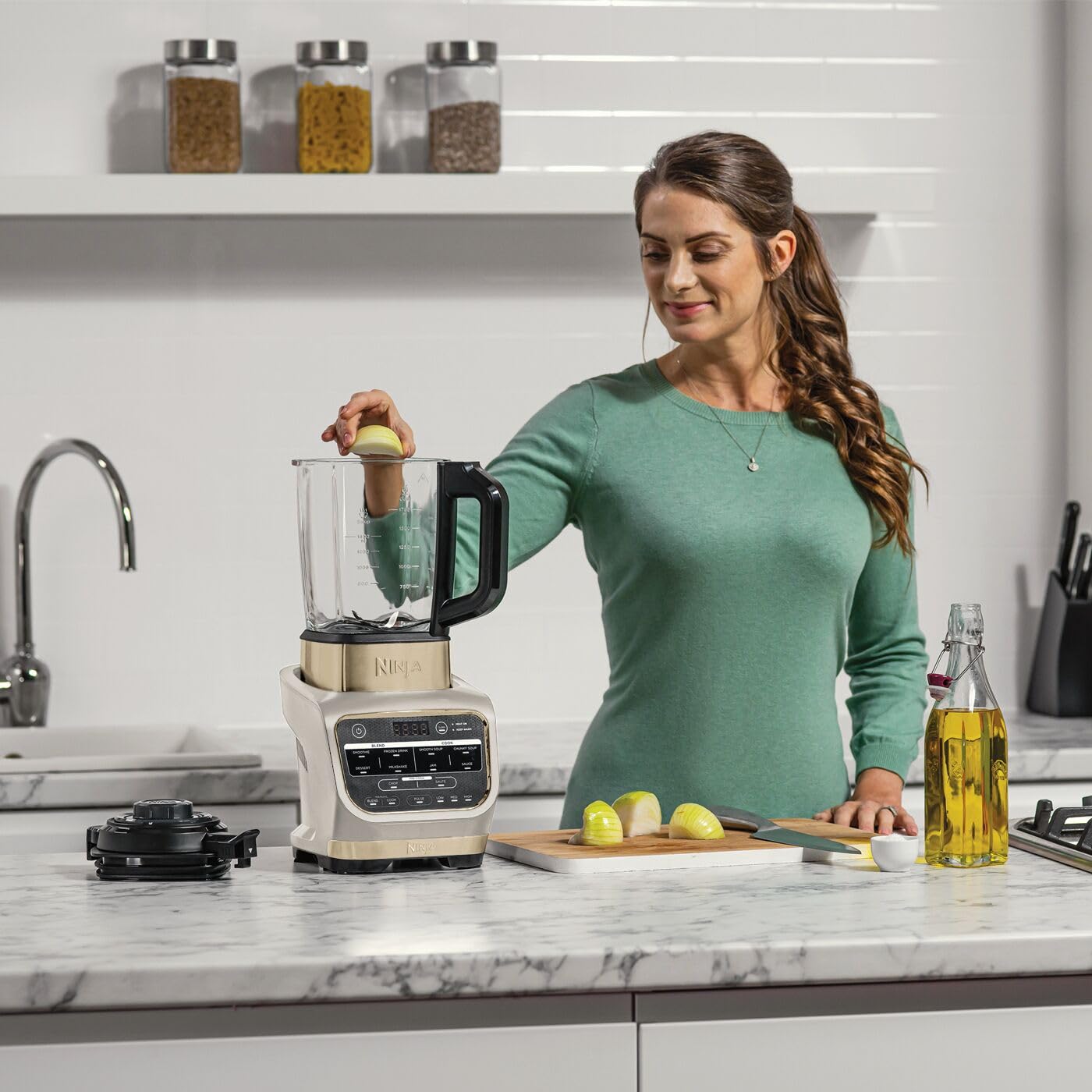 Ninja Foodi Frullatore Soup Maker, 1000W, caraffa in vetro 1,7L, 10 programmi, per cibo caldo e freddo, elemento riscaldante incorporato, programma di pulizia e spazzola, pietra oro, HB150EUSTGD
