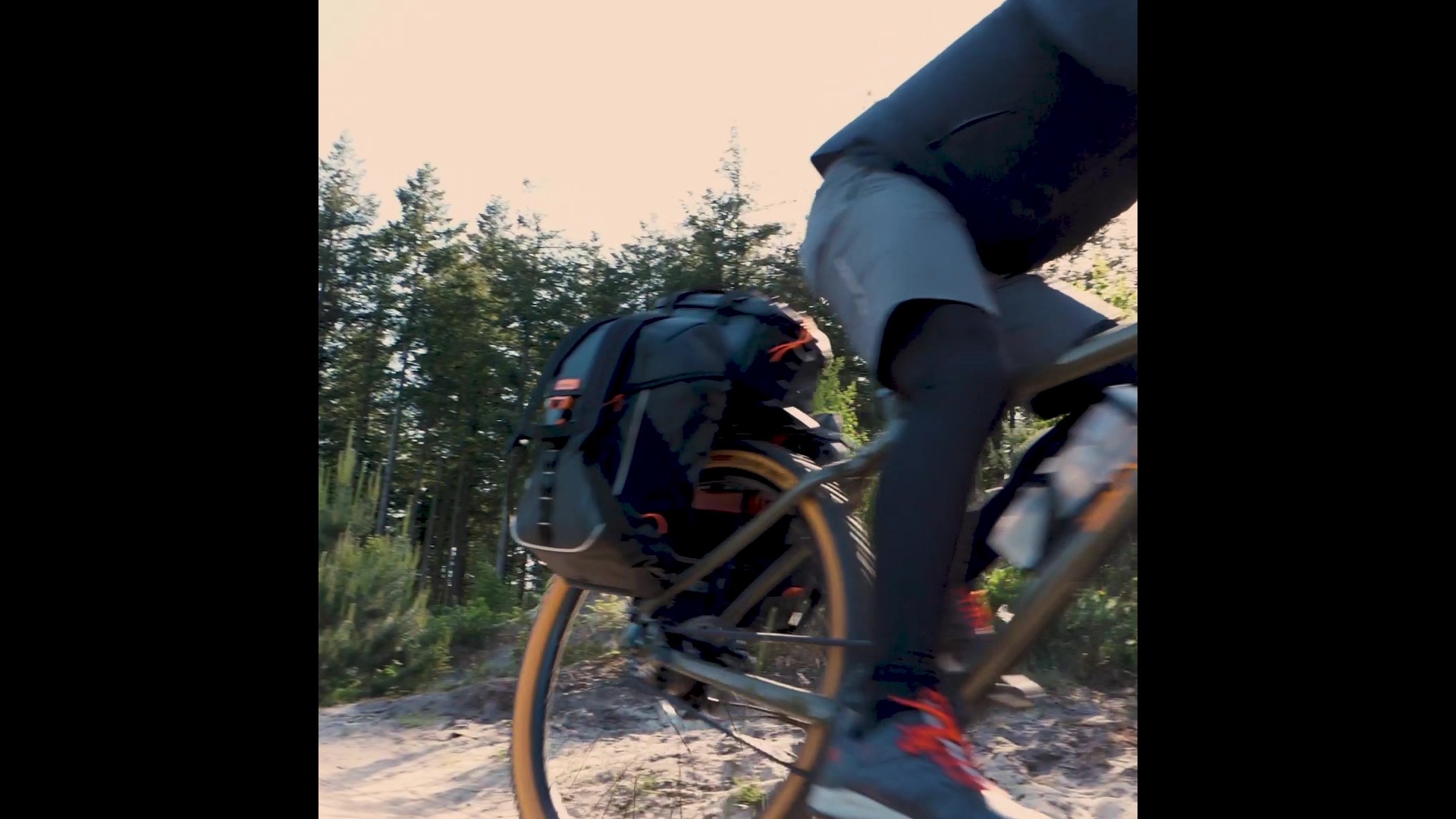 Mochila De Ciclismo Basil Unisex Miles, Impermeable Y Convertible En Alforja