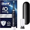 فرشاة أسنان Oral-B iO - 5 فرشاة أسنان كهربائية/قابلة لإعادة الشحن باللون الأسود مع تقنية الذكاء الاصطناعي + رأس بديل لفرشاة الأسنان Oral-B iO Ultimate Clean باللون الأسود مكون من قطعتين