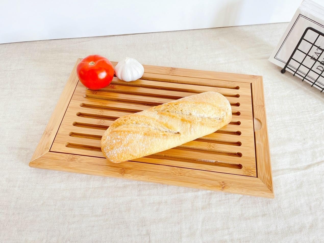 Tagliere per pane in bambù per cucina con vassoio raccogli briciole, robusto e resistente, 9 canali orizzontali 38 x 24 x 2 cm