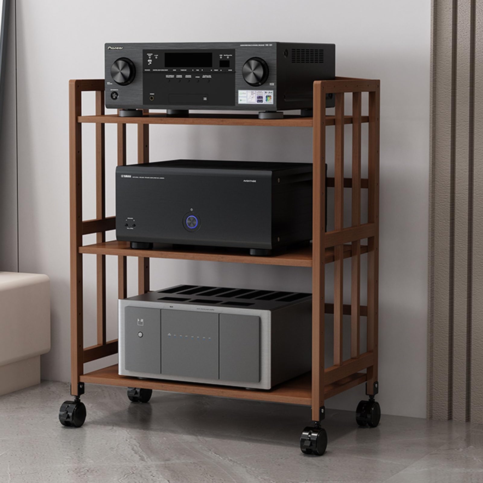 Stojak audio Hifi z kółkami - regulowany 3-poziomowy stojak multimedialny AV do konsoli do gier wideo, sprzęt stereo i pokoje nagraniowe - półka narożna z bambusową ramą, 3 poziomy (wys. 88