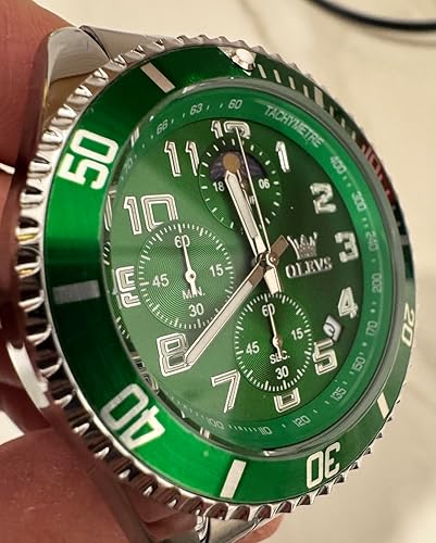 Bright green diver style watch that wears well, looks sharp