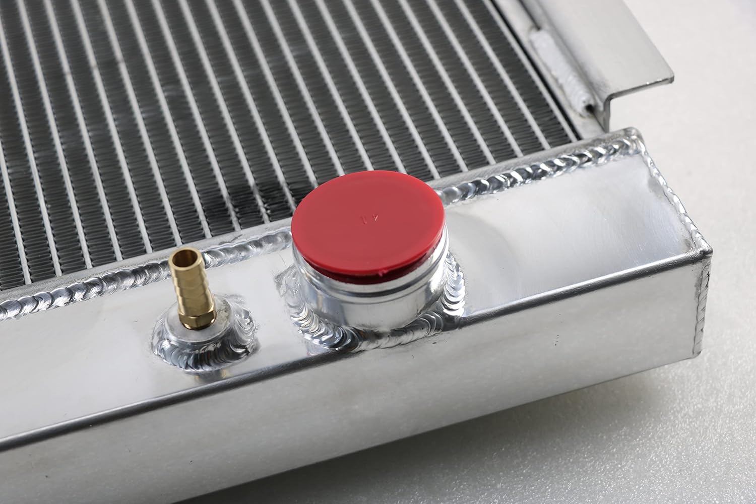 Aluminum Radiator Replacement for 1979-1993 Dodge CB300 D100 D150 D200 D250 D300 D350 Ramcharger RD200 W100 W150 W200 W250 W300 W350 V6 V8 3 Row Core Radiators Radiador