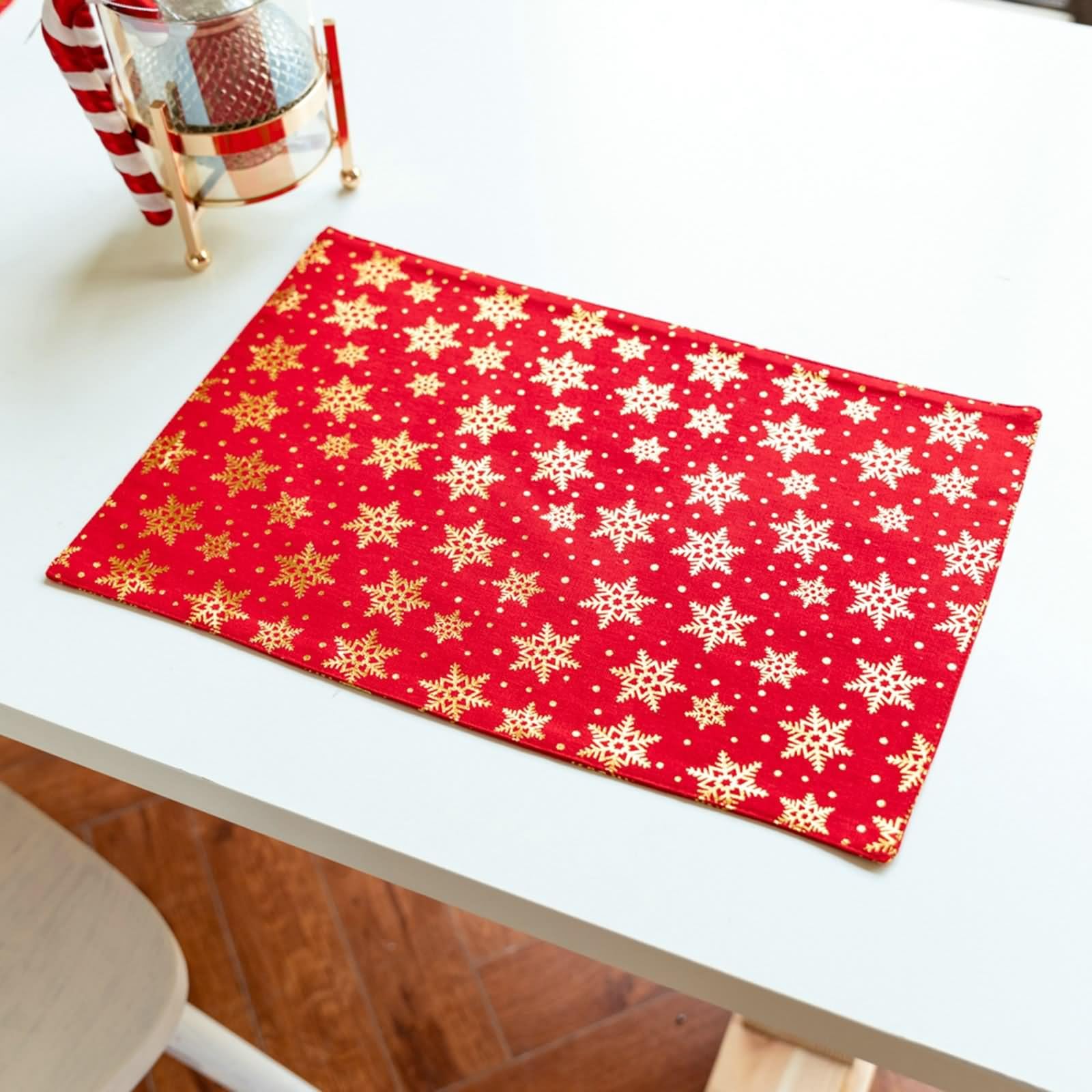 Juego de 6 manteles individuales rojos, mantel individual de desayuno de poliéster 45 x 30 cm con motivo de copos de nieve navideños