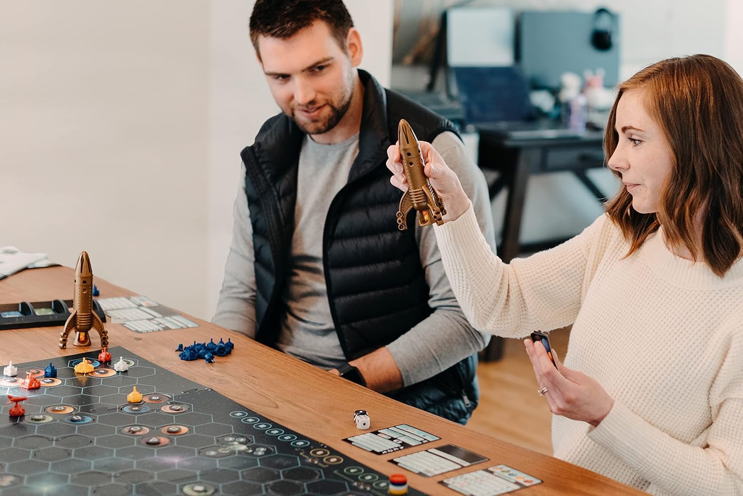 CATAN Starfarers - English: Brettspiel für Strategie-Fans ab 12 Jahren, für 6 Spieler