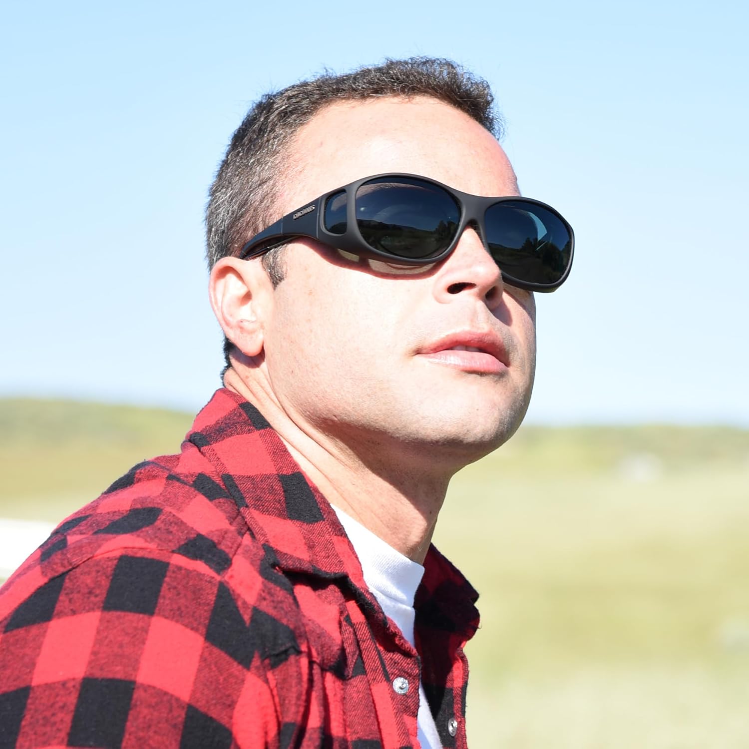 Cocoons Slim Line (M) Black Polarized Photo Gray
