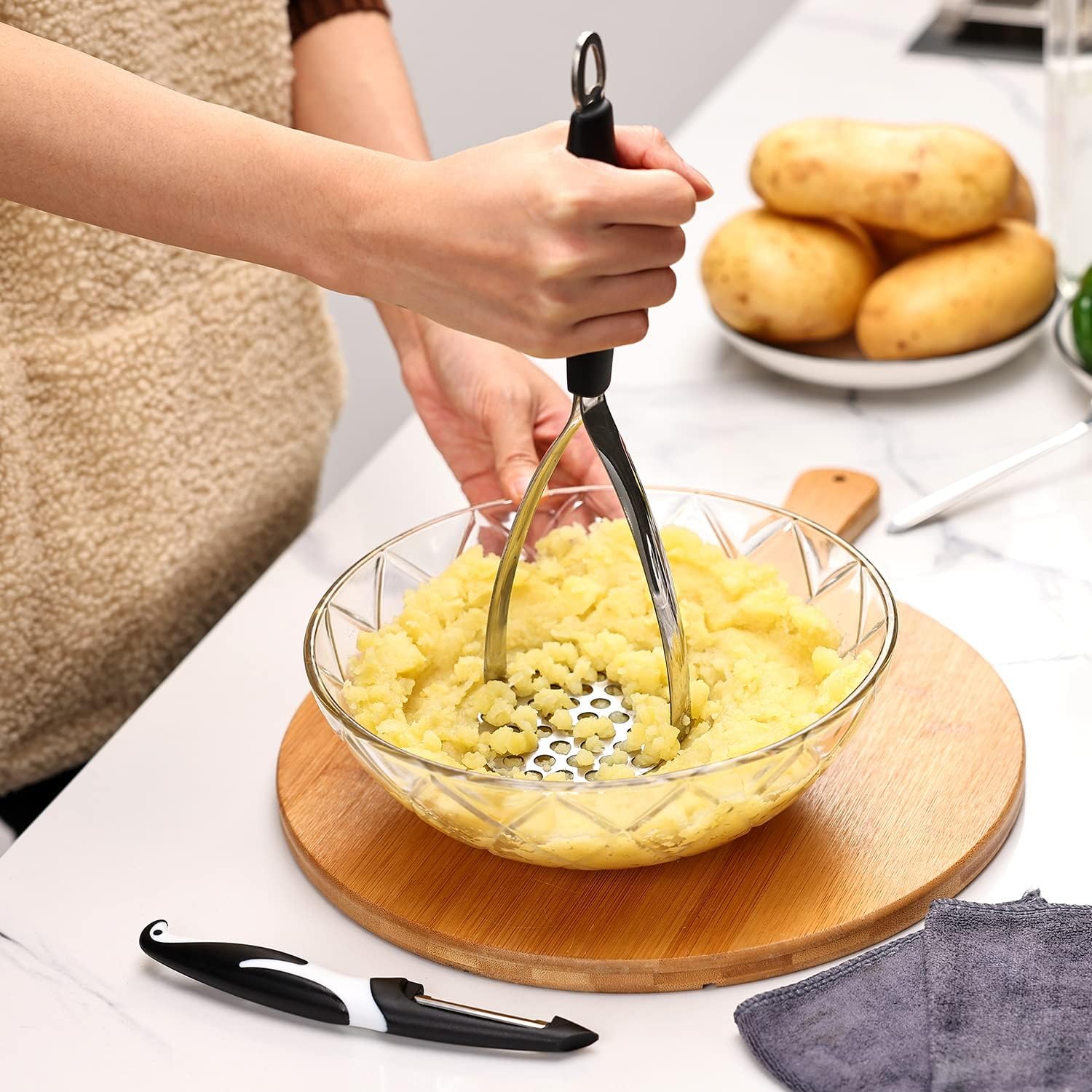 Joyoldelf Heavy Duty Stainless Steel Potato Masher with Potato Peelers, Masher Kitchen Tool & Food Masher/Potato Smasher with Silicone Handle, Perfect for Bean, Vegetable, Fruits, Avocado, Meat image 4
