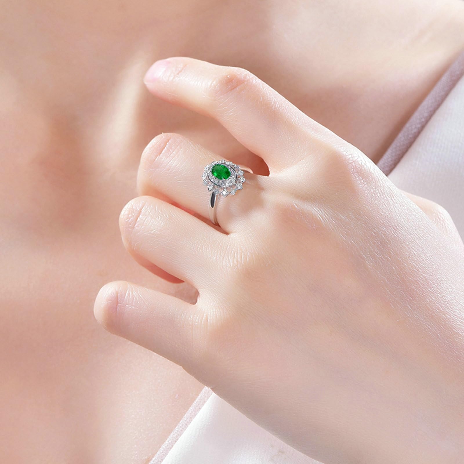 Anillo de compromiso de matrimonio para mujer, platino, anillo de boda, tamaño H 1/2-V 1/2 flor con esmeralda ovalada de 0,5 quilates y moissanita 0,21 quilates