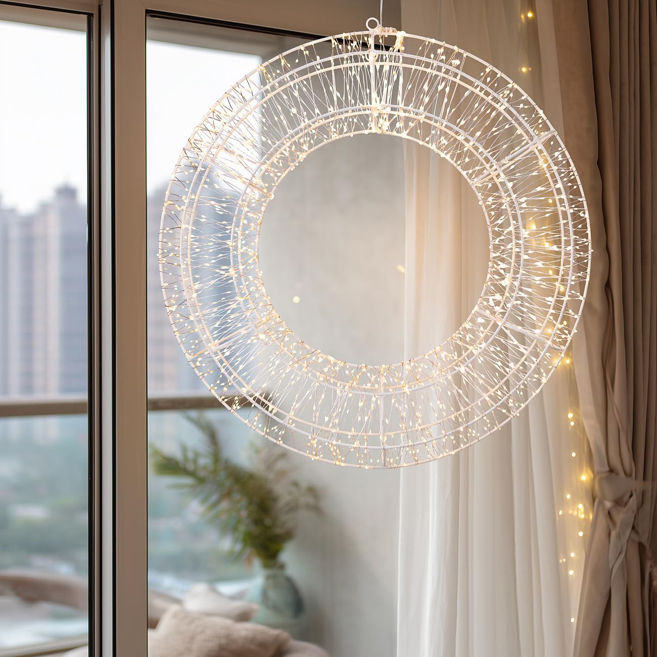 Lunartec Fensterbeleuchtung: 3D-LED-Lichterkranz, Firework-Effekt, 1.800 LEDs, warmweiß, IP44, 58cm (Deko-Kränze, Dekos Wohnzimmer)