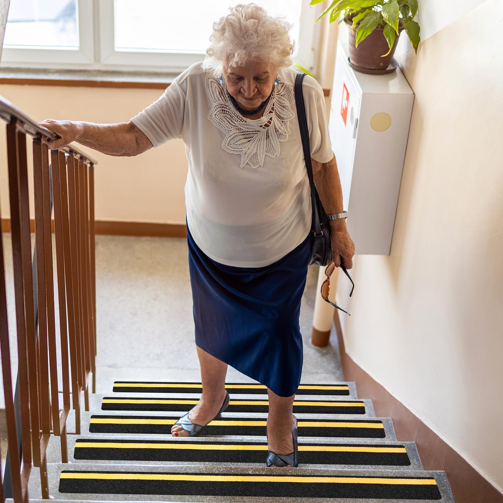 PATIKIL 15x61cm Cinta Antideslizante Para Escalones Negra, Paquete De 25 Tiras Autoadhesivas Antideslizantes Con Franja De 12mm Fosforescente Para Escalones De Madera