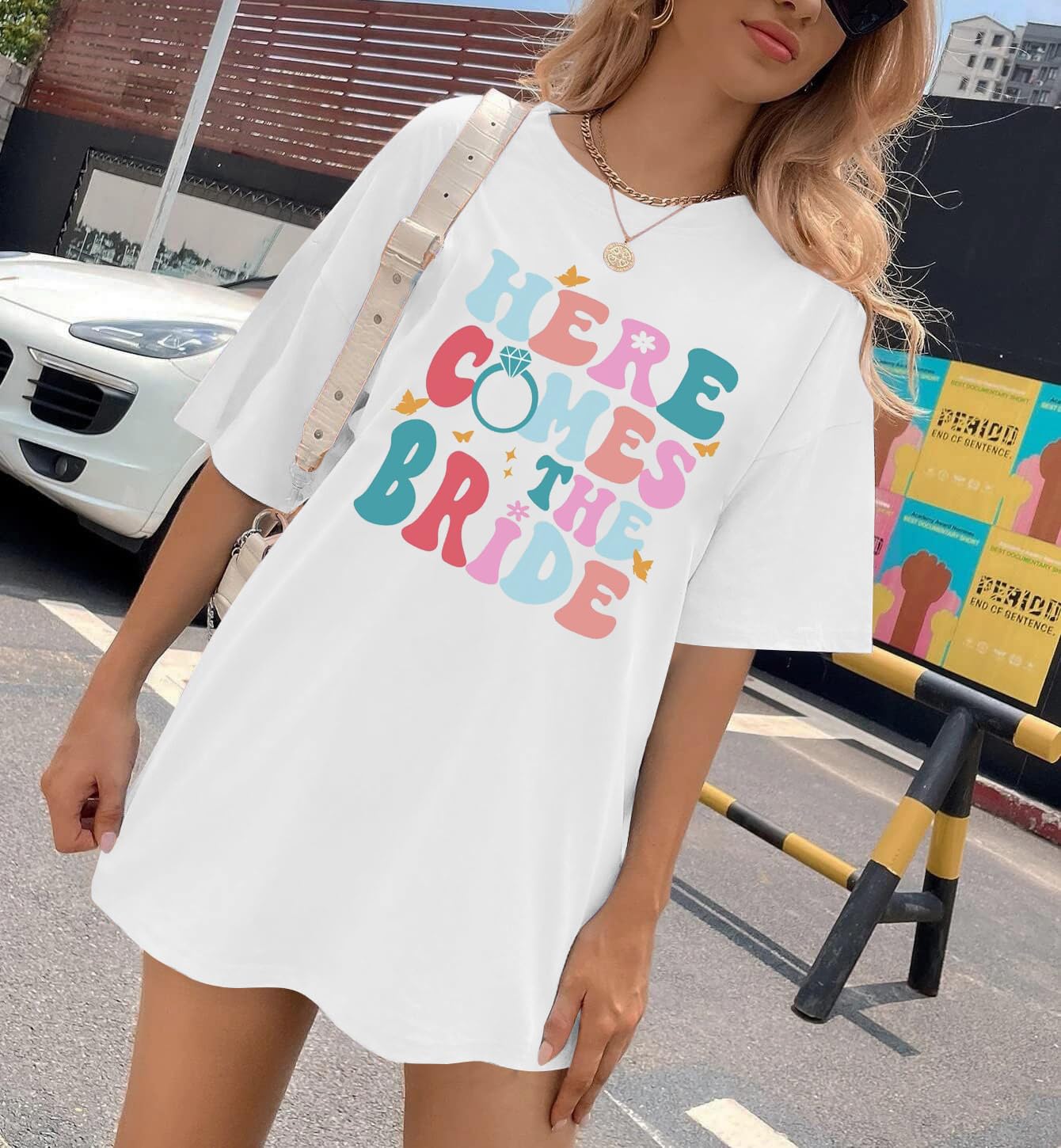 Camiseta de despedida de soltera para mujer, camiseta de novia con texto en inglés "Here Comes Girl", camiseta de fiesta, camisa de novia, camisa informal de manga corta de gran tamaño