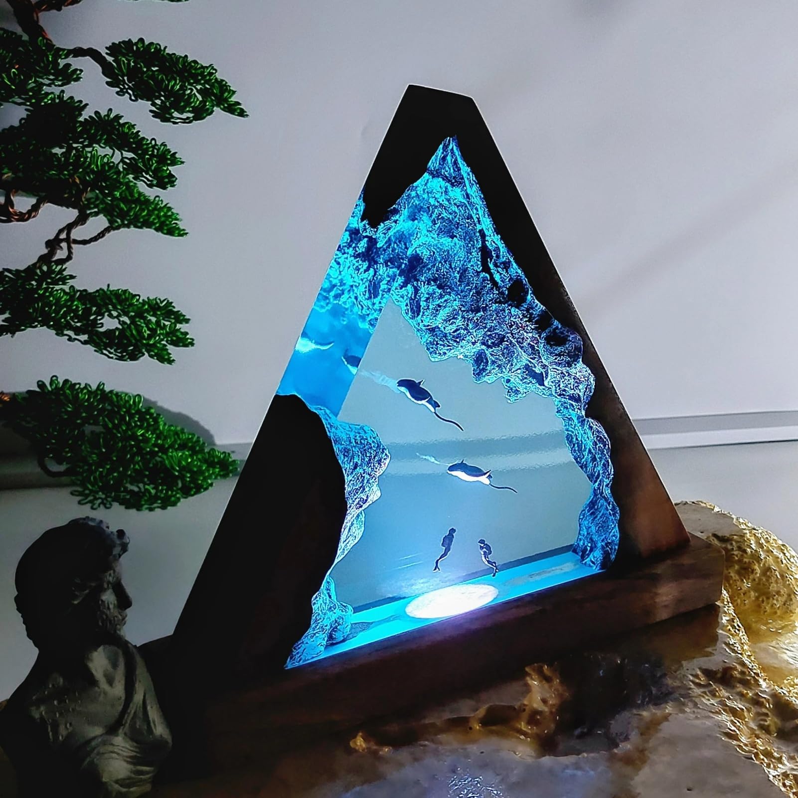 Drawelry Epoxidharz Tiefsee Nachtlicht Dekoration mit 3D Taucher Wal Delfin Fisch Figure Holz Harz Kunsthandwerk Tischlampe Ozean Ornamente Heim Büro Deko Geburtstag Geschenk für Männer Frauen (G13)