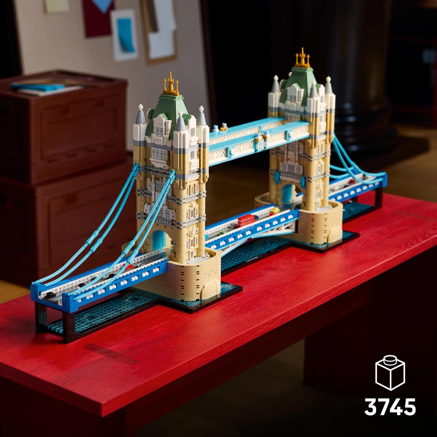 LEGO Architecture Tower Bridge - DIY Miniatur Modellbau für Erwachsene - 3D Regal Deko Set mit hochklappbaren Baskülen, Fluss Themse Sockel & London Doppeldeckerbus - Sammelbares Geschenk - 21067