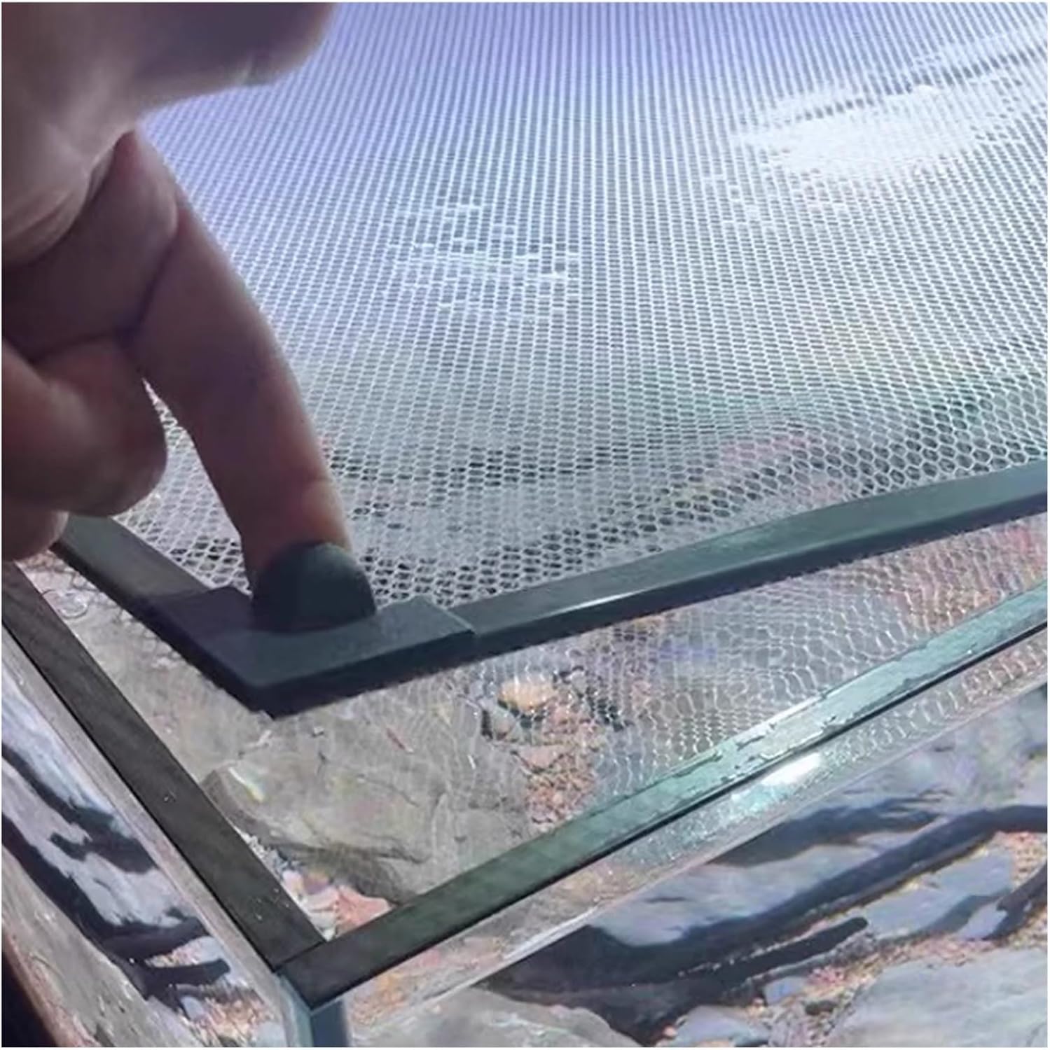 LZMZMQ Customizable Fish Tank Net Cover with Corner Handle, DIY Magnetic Aquarium Anti-Jumping Mesh Screen Netting for Top Lid, Prevents Cat Catching Fish(L110xW55cm/43.3x21.7in)