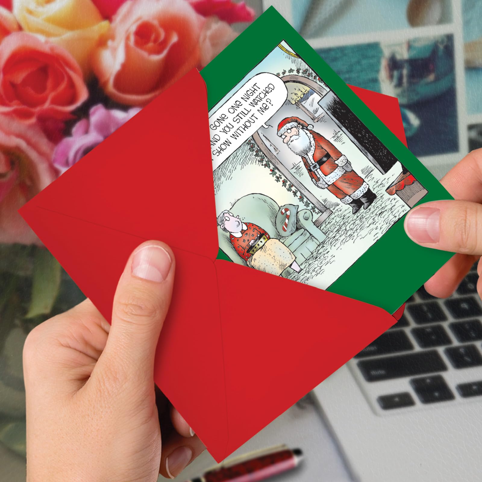 NobleWorks – 12 Total Witzige Weihnachtskarten Mit Umschlägen (12,7 X 17,8 Cm) – Der Lustige Fingers-Fehler Design C8748XSG-B12